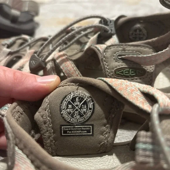 WOMEN'S KEEN WHISPER TAUPE/CORAL WATERPROOF HIKING/BEACH SANDAL SIZE 6 - Picture 3 of 8